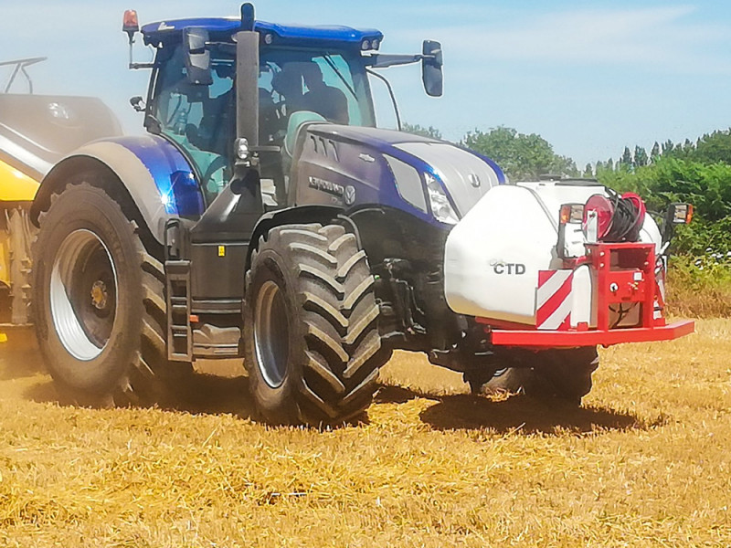 EXTINGUISHING UNIT FOR AGRICULTURAL TRACTORS